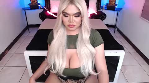 Snapshot of 10incheskinkynastytrans chatting on December 9, 2024, 1:18 am Sasha Banks online show from December 9, 2024, 1:18 am