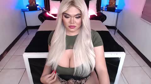 Snapshot of 10incheskinkynastytrans chatting on December 10, 2024, 12:28 am Sasha Banks online show from December 10, 2024, 12:28 am