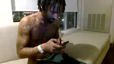 Snapshot of 11hundsum chatting on January 12, 2025, 7:00 am Darkmeat100 online show from January 12, 2025, 7:00 am