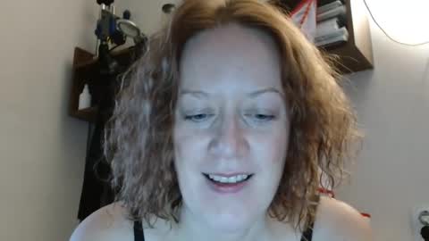 Snapshot of 12ennie chatting on October 21, 2025, 6:03 am 12ennie online show from October 21, 2025, 6:03 am