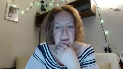 Snapshot of 12ennie chatting on November 17, 2025, 6:19 am 12ennie online show from November 17, 2025, 6:19 am