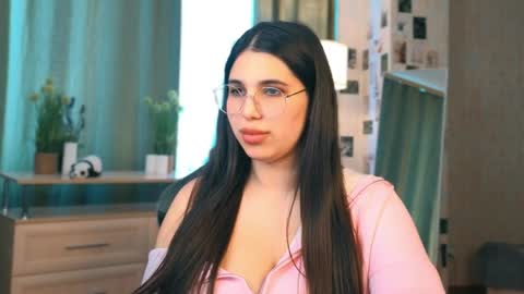 Jessica online show from April 12, 2026, 4:06 am