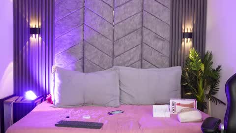 anya online show from September 12, 2025, 7:58 pm