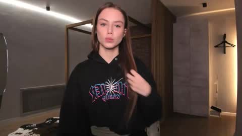 Lily 3 online show from November 14, 2025, 12:37 pm