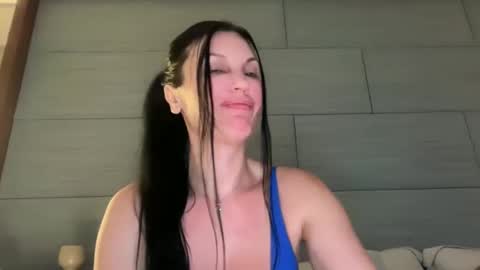 Snapshot of 1lovely1 chatting on October 20, 2025, 4:02 am Onna online show from October 20, 2025, 4:02 am