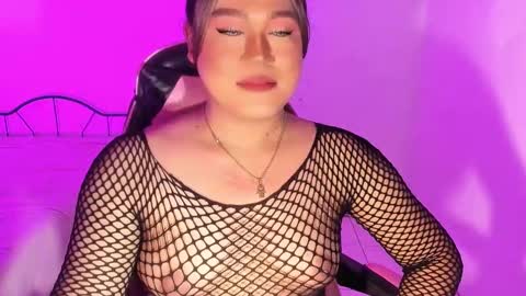 1lovelymess online show from October 3, 2025, 4:42 am