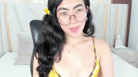 Snapshot of 1m_emily chatting on February 12, 2025, 12:48 am . online show from February 12, 2025, 12:48 am