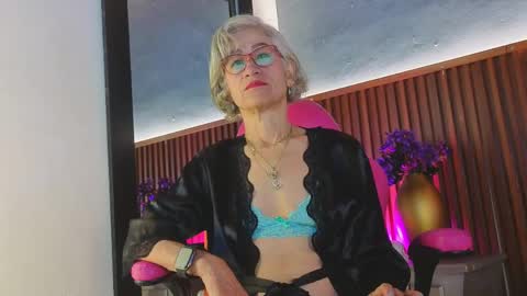Snapshot of 1miss_monserrate chatting on April 17, 2026, 1:14 pm Miss Monserrate online show from April 17, 2026, 1:14 pm