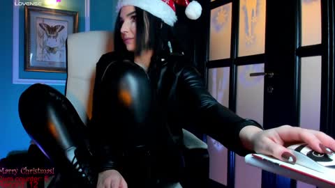Moona  online show from December 22, 2024, 10:49 am