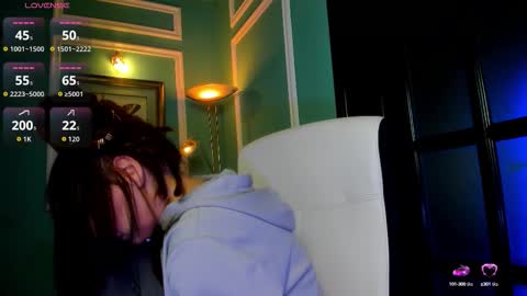 Snapshot of 1munique chatting on October 3, 2025, 1:30 pm Moona online show from October 3, 2025, 1:30 pm