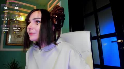 Snapshot of 1munique chatting on October 9, 2025, 12:03 pm Moona online show from October 9, 2025, 12:03 pm