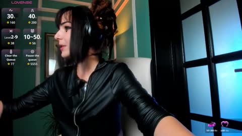 Snapshot of 1munique chatting on October 11, 2025, 12:58 pm Moona online show from October 11, 2025, 12:58 pm