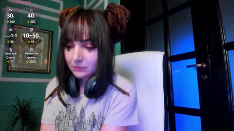 Snapshot of 1munique chatting on November 2, 2025, 2:41 pm Moona online show from November 2, 2025, 2:41 pm