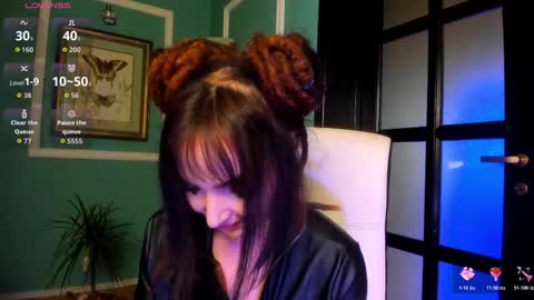 Snapshot of 1munique chatting on November 4, 2025, 1:10 pm Moona online show from November 4, 2025, 1:10 pm