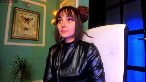 Snapshot of 1munique chatting on November 7, 2025, 2:17 pm Moona online show from November 7, 2025, 2:17 pm