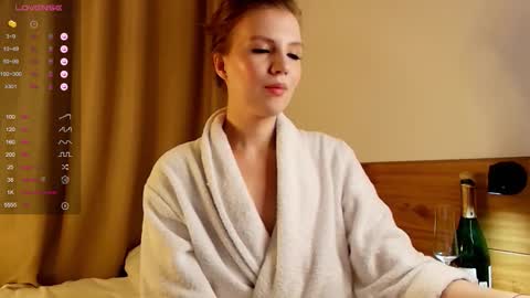 VICTORIA online show from October 3, 2025, 1:02 am