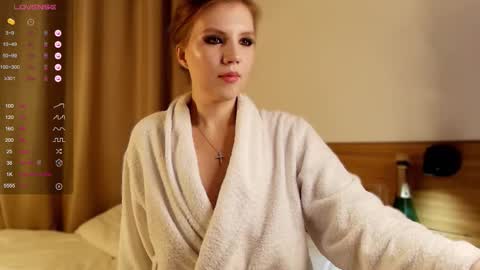 VICTORIA online show from October 6, 2025, 1:14 am