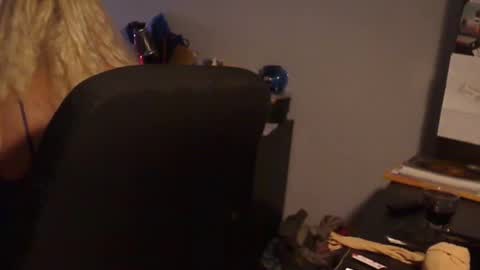 Snapshot of 1xtrahornyone chatting on December 5, 2024, 1:47 am Susan online show from December 5, 2024, 1:47 am