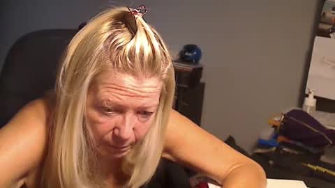 Snapshot of 1xtrahornyone chatting on December 10, 2024, 3:22 pm Susan online show from December 10, 2024, 3:22 pm