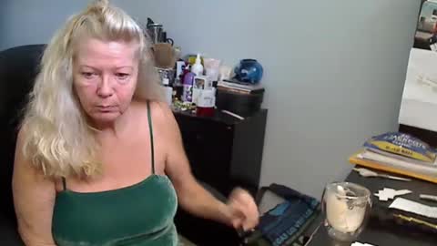 Snapshot of 1xtrahornyone chatting on December 13, 2024, 3:32 pm Susan online show from December 13, 2024, 3:32 pm