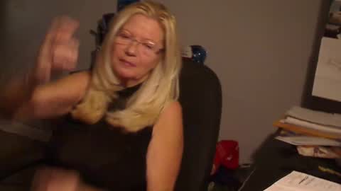 Snapshot of 1xtrahornyone chatting on December 19, 2024, 2:01 am Susan online show from December 19, 2024, 2:01 am