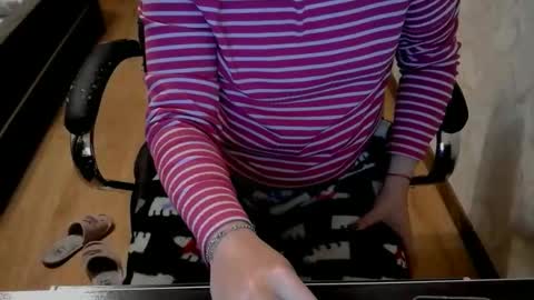 Snapshot of 1your_hot_girls chatting on October 21, 2025, 5:57 pm 1your_hot_girls online show from October 21, 2025, 5:57 pm