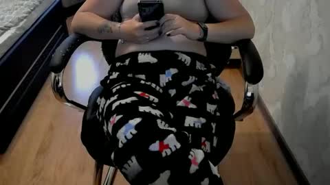 Snapshot of 1your_hot_girls chatting on October 27, 2025, 2:10 pm 1your_hot_girls online show from October 27, 2025, 2:10 pm