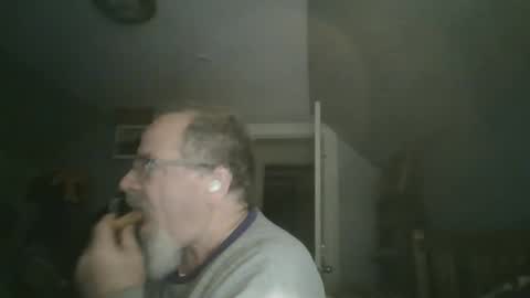 Snapshot of 2003dynawideglide chatting on January 25, 2025, 3:40 am 2003dynawideglide online show from January 25, 2025, 3:40 am