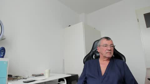Snapshot of 200gentleman chatting on February 4, 2025, 1:48 pm Henk online show from February 4, 2025, 1:48 pm