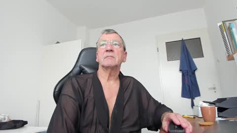 Snapshot of 200gentleman chatting on February 6, 2025, 11:10 am Henk online show from February 6, 2025, 11:10 am