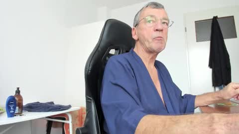 Henk online show from December 17, 2025, 10:43 am