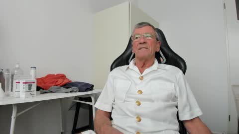 Henk online show from April 12, 2026, 5:18 pm