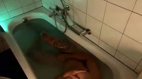 Snapshot of 2025rob chatting on October 25, 2025, 6:35 pm 2025rob online show from October 25, 2025, 6:35 pm