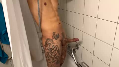 Snapshot of 2025rob chatting on November 5, 2025, 5:24 pm 2025rob online show from November 5, 2025, 5:24 pm