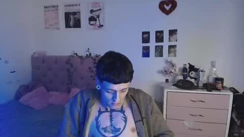 Snapshot of 2cb0y chatting on September 12, 2025, 12:22 am BAD online show from September 12, 2025, 12:22 am