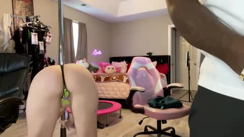 Snapshot of 2for5uncut chatting on October 28, 2025, 4:42 pm RR UnCut online show from October 28, 2025, 4:42 pm