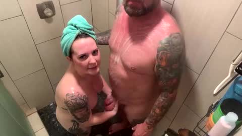 Snapshot of 2freakycouple24 chatting on October 8, 2025, 3:04 am Zak and Raegan online show from October 8, 2025, 3:04 am