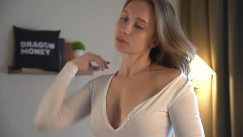 Snapshot of 2girls_1dream chatting on June 4, 2026, 6:30 am Elley online show from June 4, 2026, 6:30 am