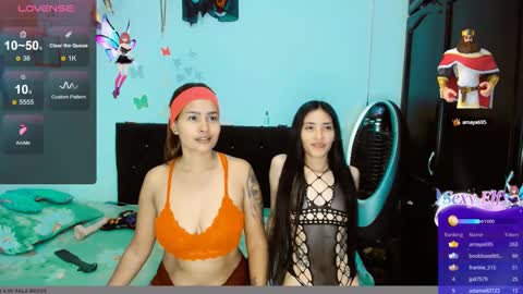 Snapshot of 2girls__dream chatting on December 31, 2024, 11:42 am samantha sharon online show from December 31, 2024, 11:42 am