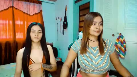 Snapshot of 2girls__dream chatting on February 16, 2025, 9:16 pm samantha sharon online show from February 16, 2025, 9:16 pm