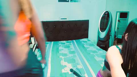Snapshot of 2girls__dream chatting on September 12, 2025, 10:48 am samantha sharon online show from September 12, 2025, 10:48 am