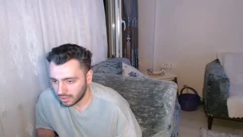 Snapshot of 2handsomeman chatting on June 17, 2026, 11:05 pm Berk online show from June 17, 2026, 11:05 pm