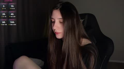 Lina       free control in pvt online show from April 17, 2026, 5:38 pm