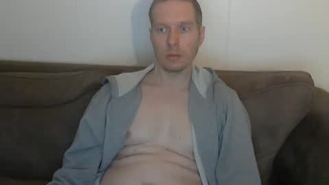 2small4you83 online show from February 13, 2026, 11:28 am