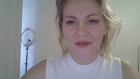 Snapshot of 3susie chatting on September 17, 2025, 8:05 am 3susie online show from September 17, 2025, 8:05 am