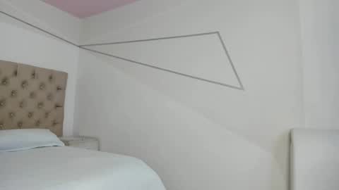 3X NAXAA online show from October 4, 2025, 1:42 pm