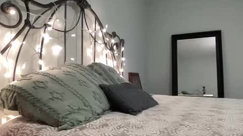 KC420Couple online show from April 23, 2026, 7:49 pm