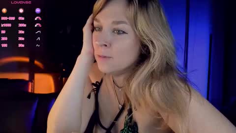 Snapshot of 5_in_one chatting on November 5, 2025, 4:01 am Sunshine online show from November 5, 2025, 4:01 am