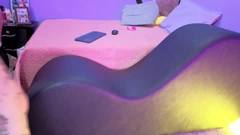 Lilith  Sofi online show from October 2, 2025, 9:22 pm