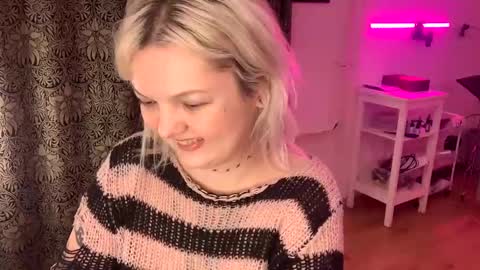 Snapshot of 80s_brat chatting on January 7, 2025, 6:59 am Ivy online show from January 7, 2025, 6:59 am